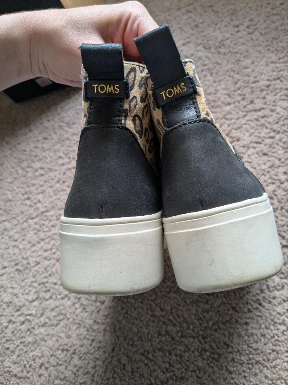 🖤 Toms Suede Booties - Picture 4 of 9